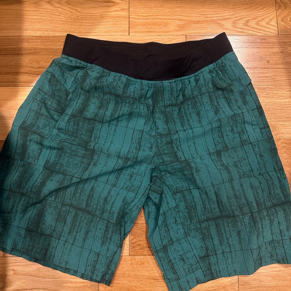 Lululemon Core shorts